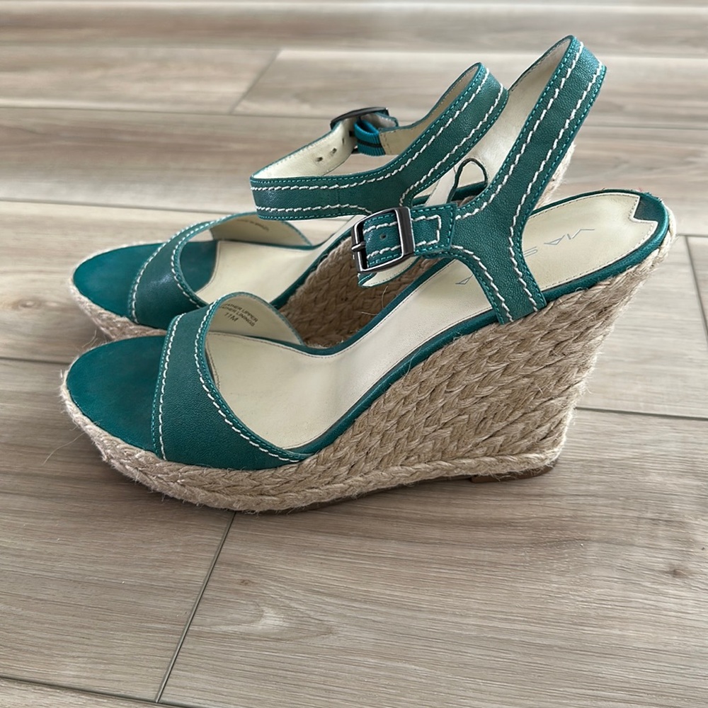 EUC Via Spiga Brand Ankle Clasp Chunky Wedge Heel Sandals Size 11 Women’s Used